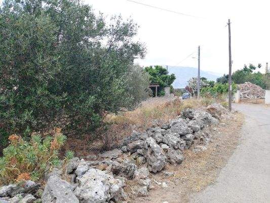 Innerhalb des Dorfes und in der Nähe des Marathi-Strandes