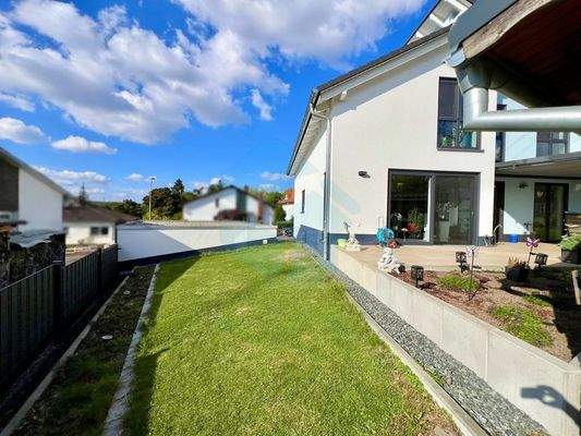 Seitenansicht zur Garage