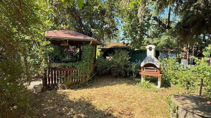 Grillecke mit Pavillon