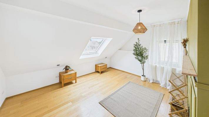 CAM01984G0-PR0499-STILL007