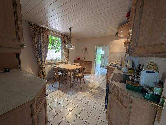 Blick vom Flur in die Küche