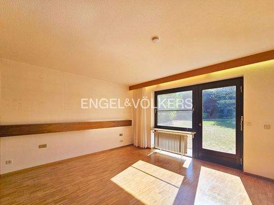 Zimmer mit Zugang zum Ankleidezimmer