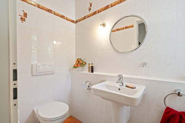 Einliegerwohnung mit eigenem Eingang und WC