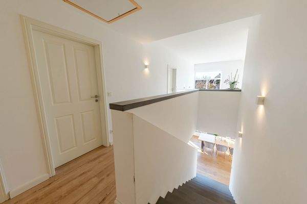 lichtdurchfluteter Treppenaufgang