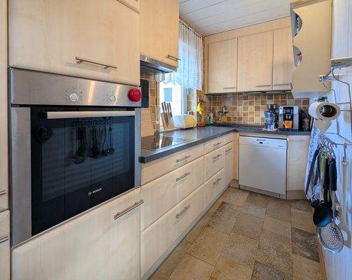 Komplett ausgestattete Einbauküche