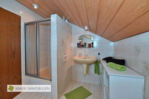 Bad Dachgeschoß.JPG