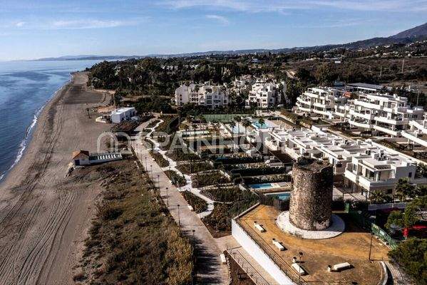 Move-In Ready Beachfront House in a Gated Complex in Marbella