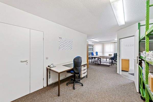 Büro-/Praxisraum Haus rechts Eingang Straßenseite