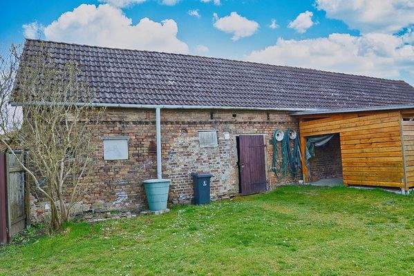 Aussenfoto Nebengebäude Blick vom Garten