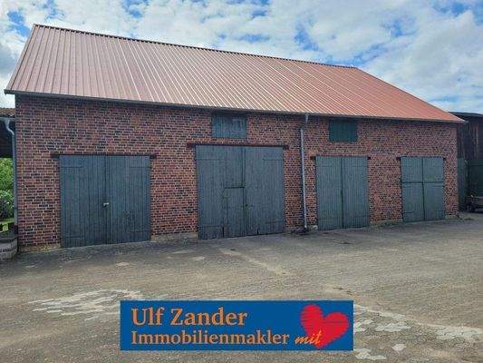 Die Nebengebäude sind alle vermietet.