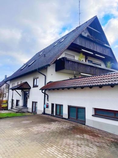 Großräumiges Mehrfamilienhaus in Liptingen zu verkaufen!