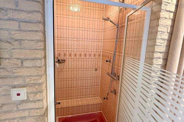 Dusche im Schwimmbad