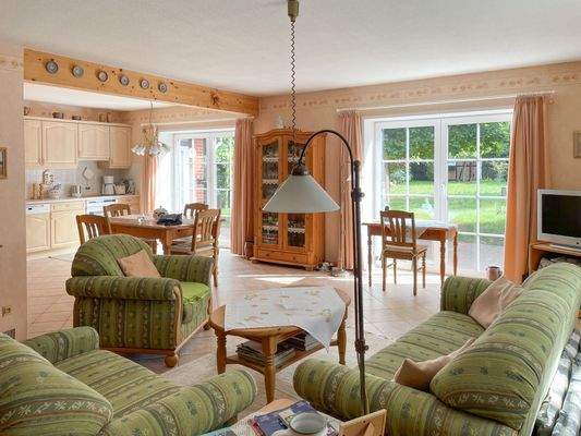 Geräumiges Wohnzimmer