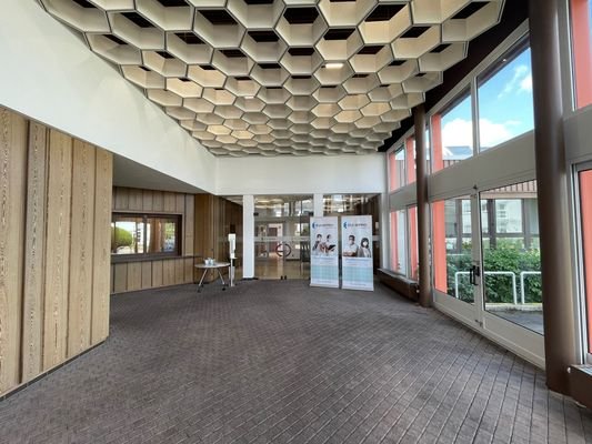 Großzügiges und helles Foyer