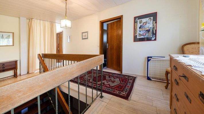 Treppe ins Untergeschoss