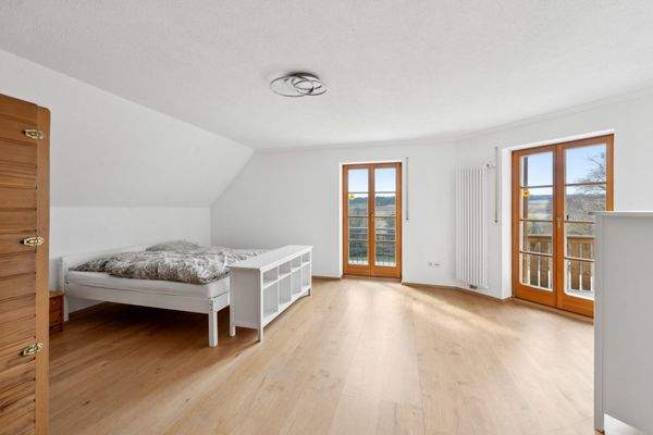 Schlafzimmer im OG mit Balkon