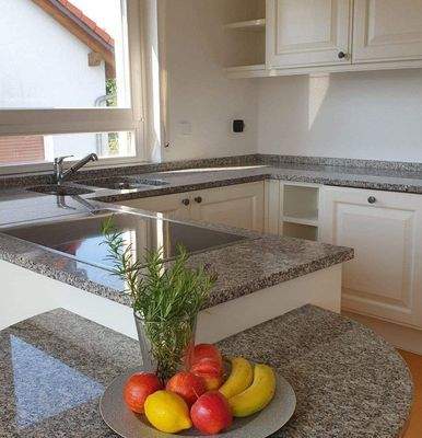 OG Schicke Küche mit Kochinsel