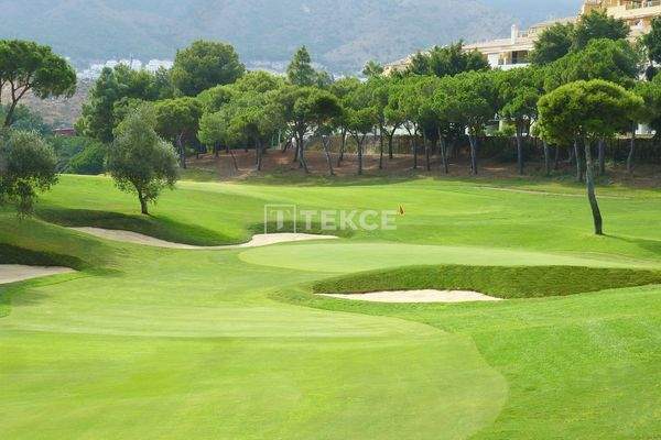 Apartments in Complex Near Golf Course in Torrequebrada Benalmadena