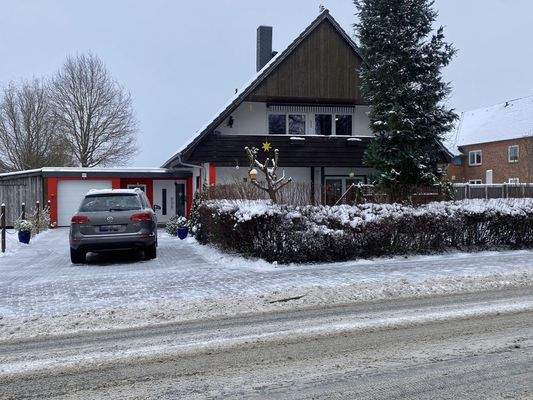 Garage und Stellplätze