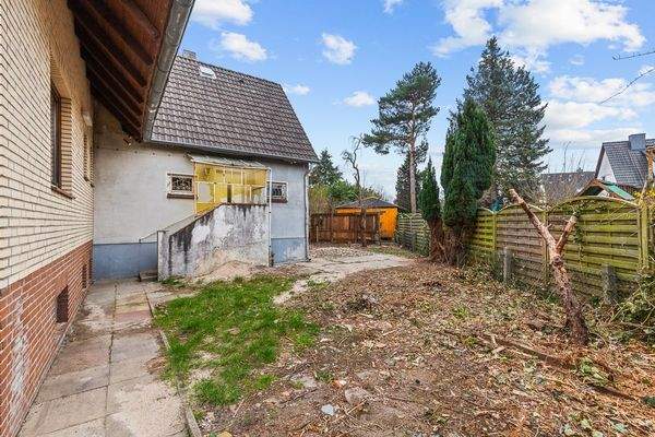 Freifläche hinter dem Haus 