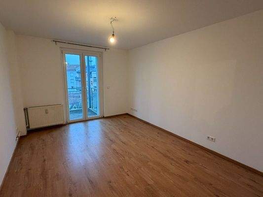 Zimmer mit Balkonzugang