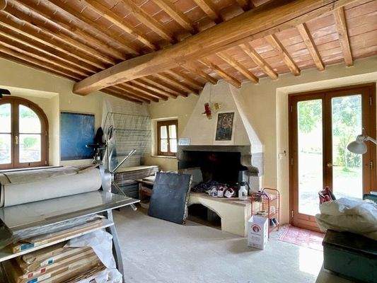 Zimmer mit Kamin.jpg