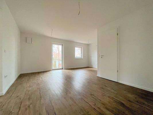 Lichtdurchfluteter Wohn(t)raum mit hochwertiger Parkettboden-Ausstattung