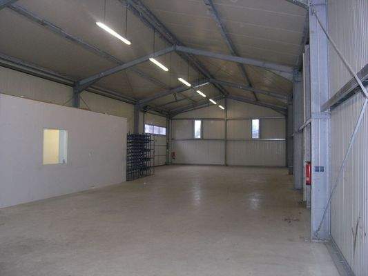 Innenansicht mit Bürobereich