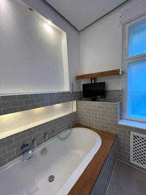 Wanne / Versenkbarer Fernsehr