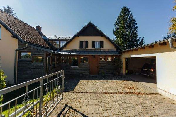 Vorderansicht - Hofeinfahrt