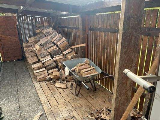 Werkstattanbau als Holzlager