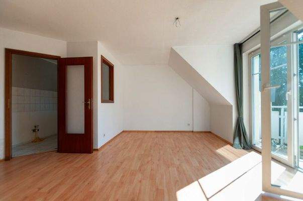 Wohnbereich Blickrichtung innenliegender Küche