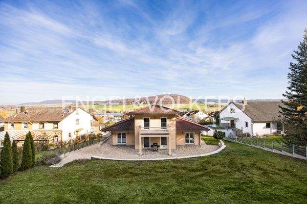 Ideal für Gartenliebhaber: genügend Fläche für Spiel, Entspannung oder kreative Gestaltungsideen