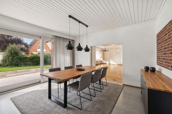 Esszimmer-Staging - (KI generiert)