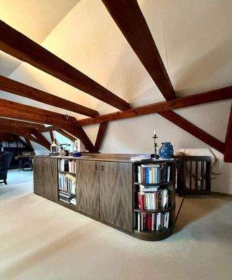 DG mit einigen Einbamöbeln