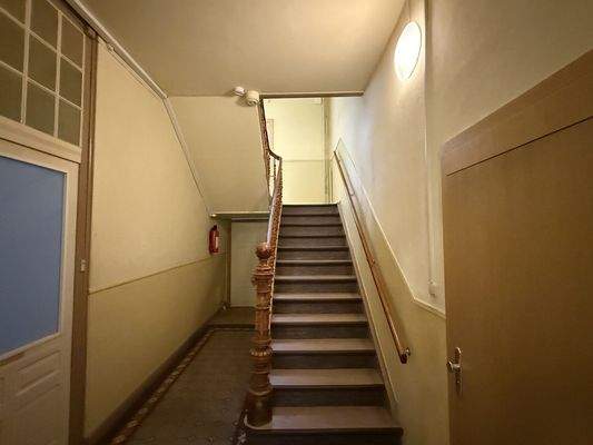 Eingangsbereich EG, Flur mit Treppe 