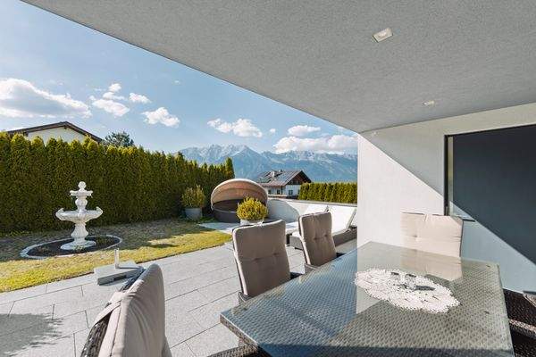 Terrasse mit Blick nach Innsbruck