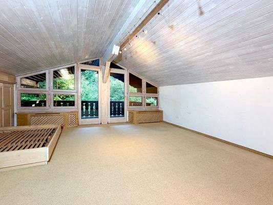 Geräumiges Schlafzimmer DG