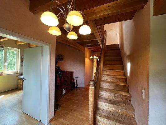 Flur mit Treppe ins Obergeschoss