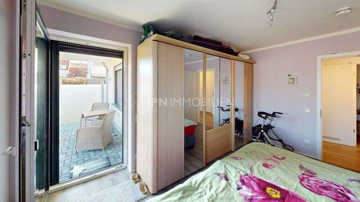 Schlafzimmer mit Terrasse