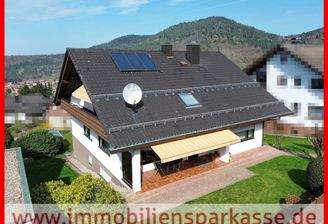 Zweifamilienhaus in besonderer Lage