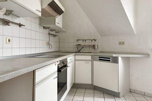 Küche (Durchbruch zum Wohnzimmer denkbar)