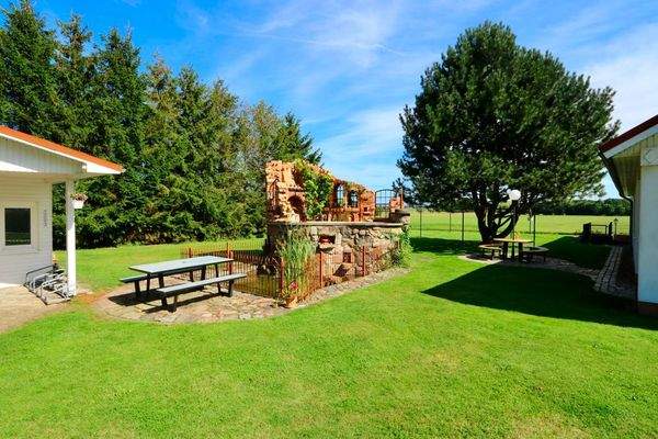 Die liebevoll angelegte Außenanlage