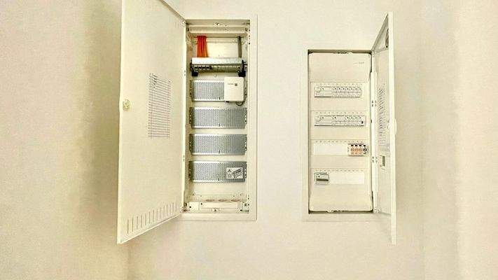 Glasfaser Anschluss und LAN-Kabel in die Zimmer