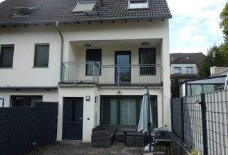 Hauseingang und Terrasse