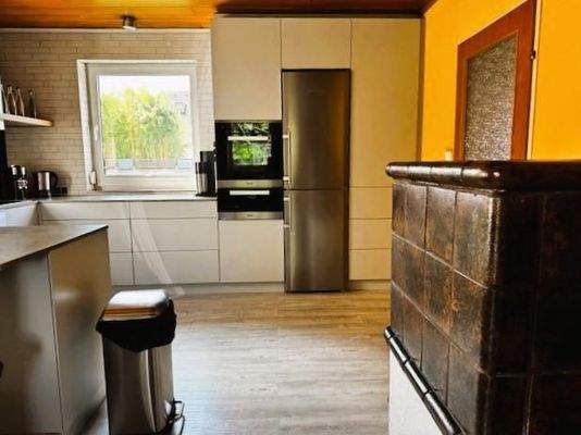 gemütlicher Kachelofen gleich anschließend