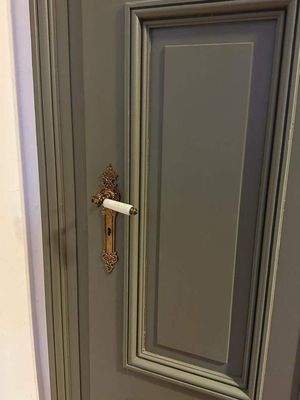 Schlafzimmertür einer sanierten Wohnung