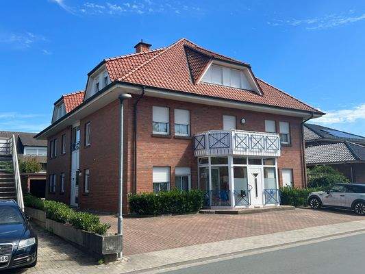 Backsteinhaus mit Balkon