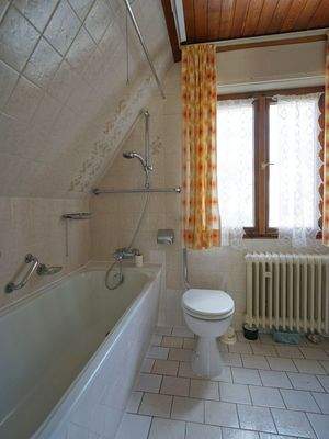 Tageslichtbad mit Badewanne