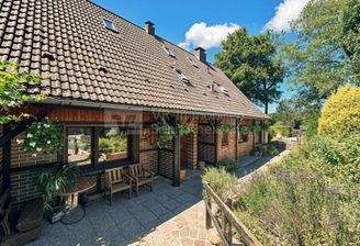 Gartenansicht - Verbessert - (KI generiert)